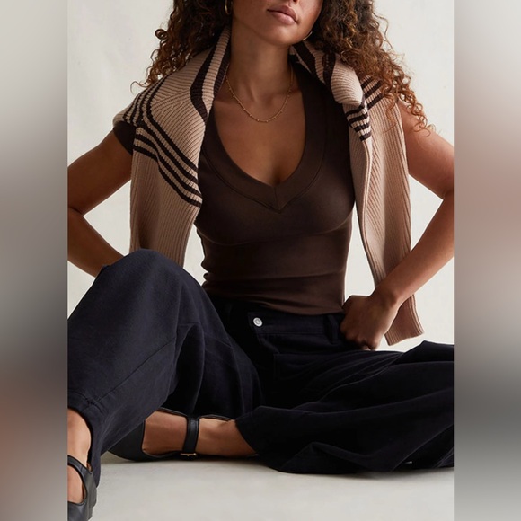 NWT XS Brown Pacsun Evolve V-Neck Shirt NEVER WORN - Picture 5 of 6